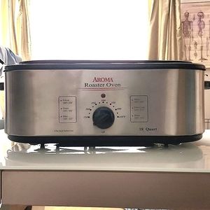 Aroma 18-Quart Roaster Oven. Black.
